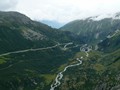 Blick vom Furkapass auf den Grimselpass und die junge Rhone