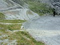 Die Südrampe  mit einem Stück der alten Strasse