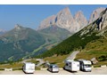 Parkplatz mit Aussicht am Passo Pordoi